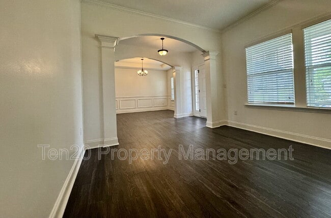 Building Photo - 5037 Lexington Ln