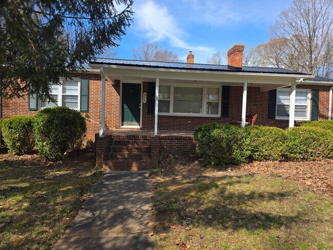 Building Photo - 3 BR House UTILITIES INCL!!!!