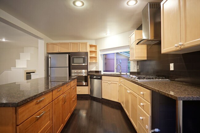 Foto del edificio - Beautiful home with 3 beds, 2.5 baths for rent