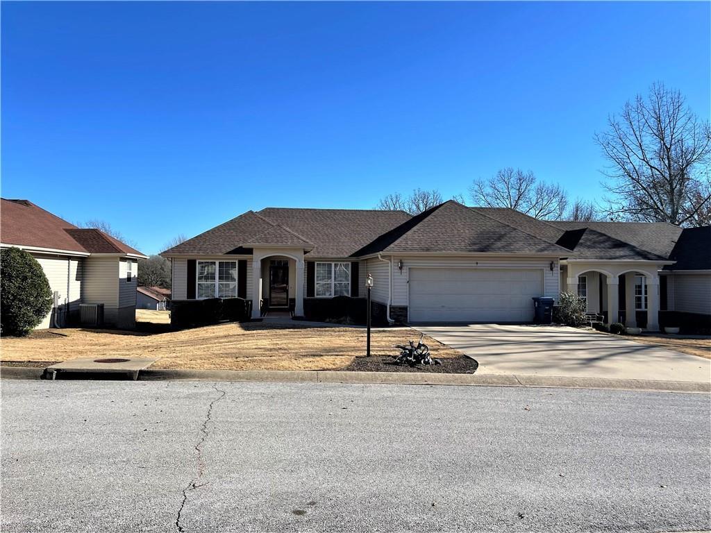 Primary Photo - 9 Canopy Ln