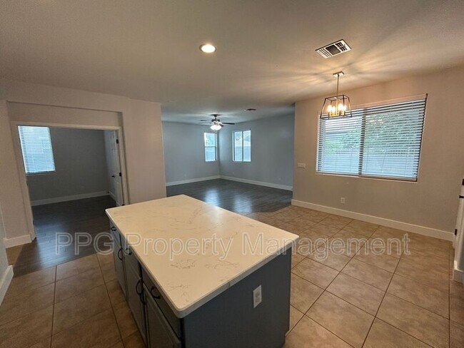 Building Photo - 15439 W Poinsettia Dr