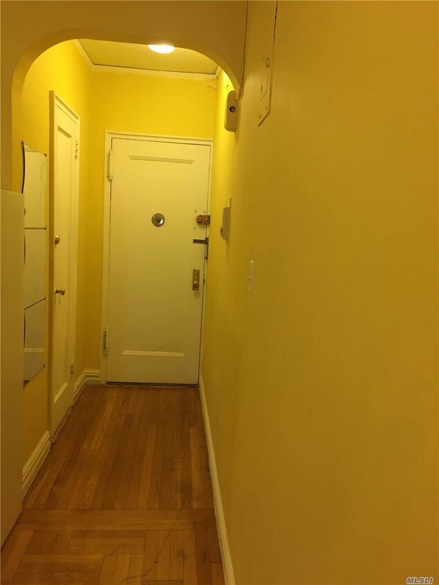 Foto principal - 82-01 Britton Ave