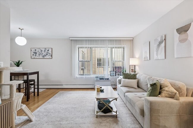 Photo - 420 W Aldine Ave Apartment