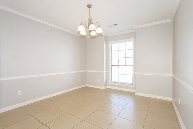 Building Photo - 4879 Baywood Dr