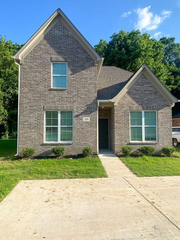 Primary Photo - 3 bedroom, 2.5 bath, Built in 2022, close ...