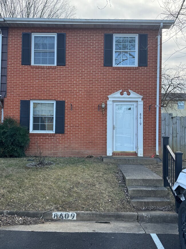 Foto del edificio - 8619 Ashby Ct