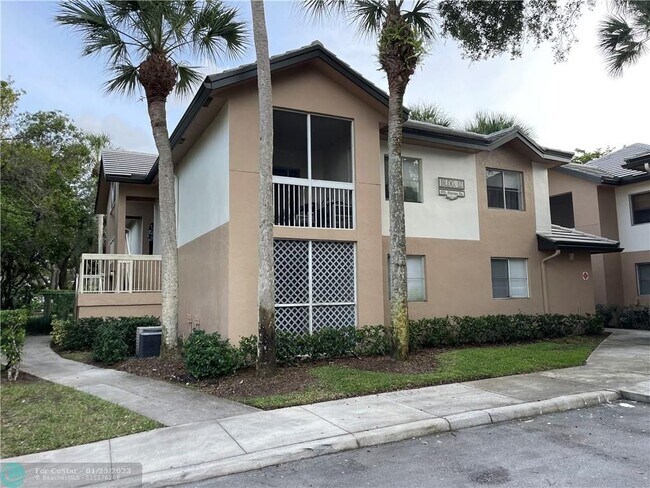 Building Photo - 9755 Westview Dr
