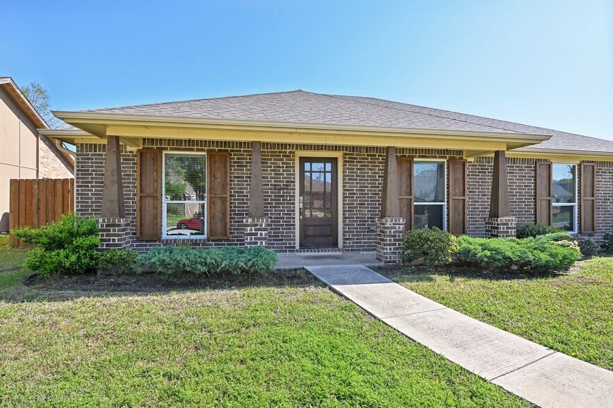 Photo - 8214 Kensington Dr