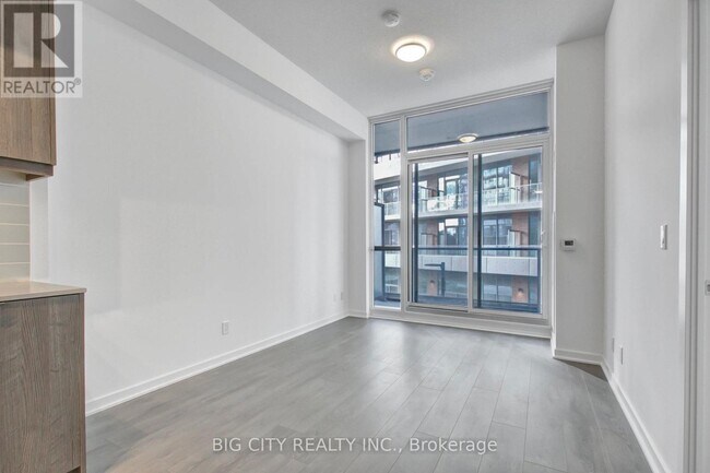 Photo du bâtiment - 38 Forest Manor Rd