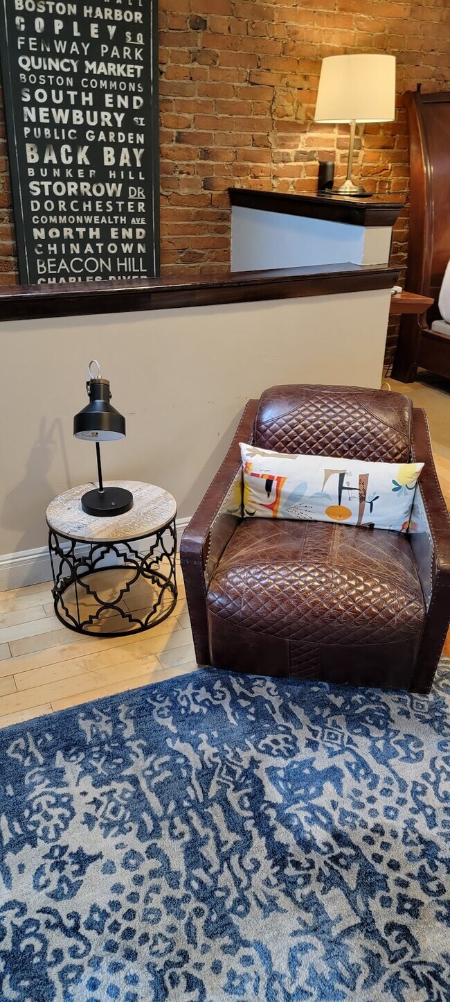 Building Photo - 61 Centre St