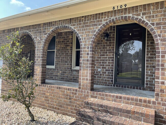 Foto del edificio - 8109 Greenridge Rd