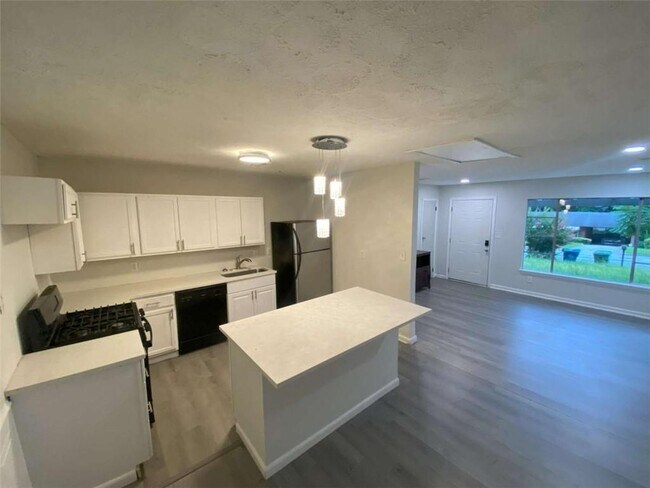Foto del edificio - 85 Delmoor Dr NW