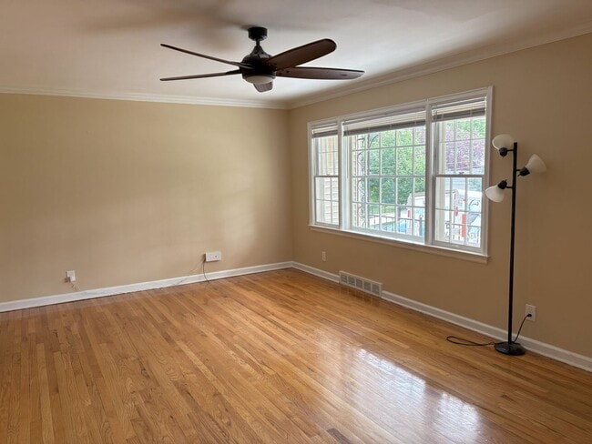 Building Photo - Coming Soon!!! Morton Meadows- 3 Bedroom, 2 Bathroom.