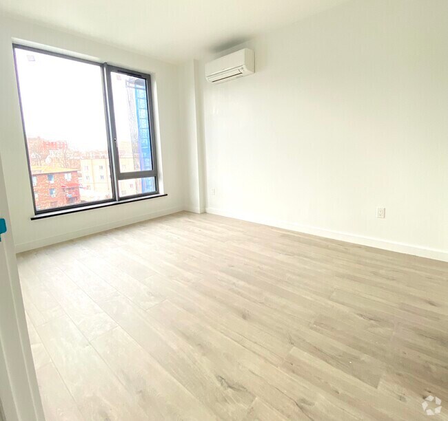 Apartments For Rent in Maspeth NY with Gym/Fitness Center 1 Rentals