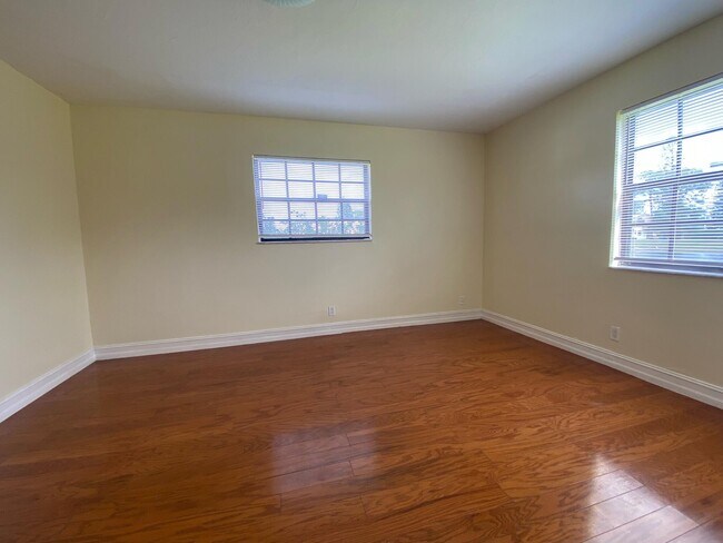 Building Photo - 4677 Oak Terrace Dr