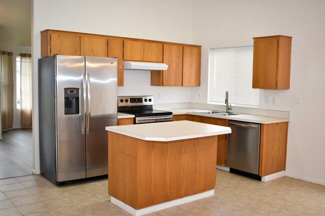 Building Photo - Great 3BD Ranch in Orchards- Gorgeous Lami...