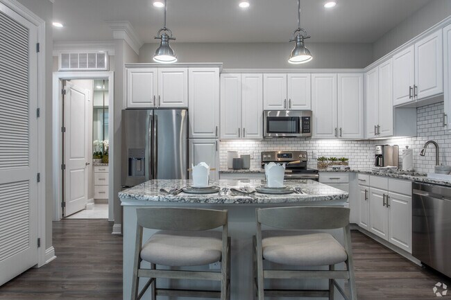 Live in Luxury: 2-Bed, 2-Bath Steps from D... - Live in Luxury: 2-Bed, 2-Bath Steps from D... Apartment