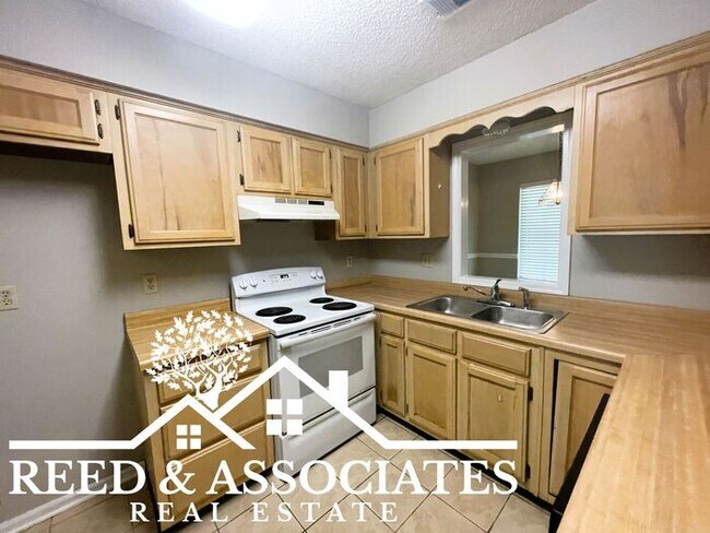Foto del edificio - *JUST REDUCED* FALL MOVE-IN SPECIAL