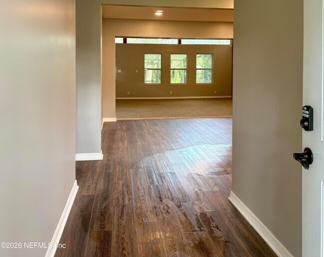 Foto del edificio - 7018 Bonnie Brae Ln