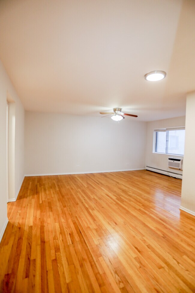 Photo - 6161 N Winthrop Ave Apartment