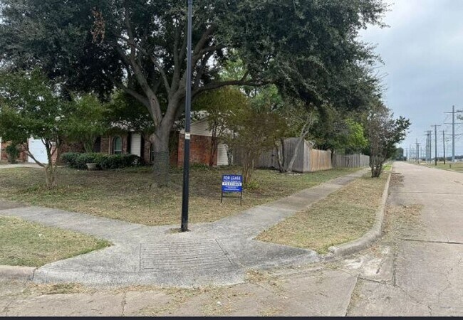 Foto del edificio - Spacious 3-Bedroom Home in The Colony – Av...