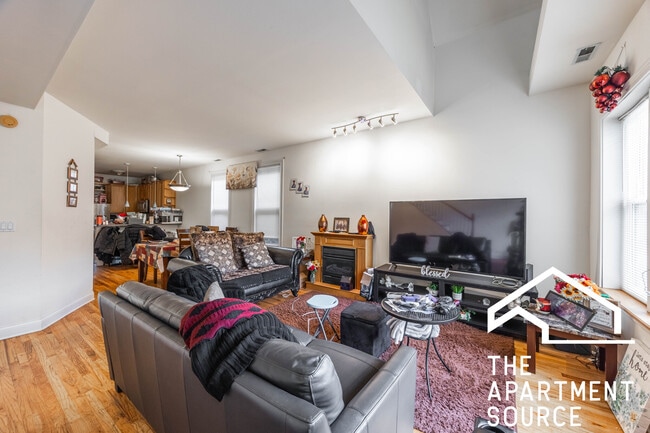 Foto del edificio - 1720 W Beach Ave