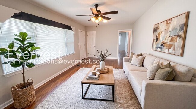 Foto del edificio - 3 Bed/1 Bath Home with Garage / Pet-Friendly / Available Now!