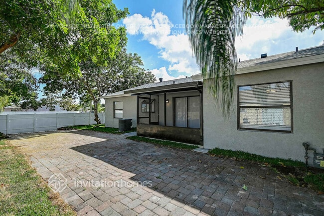 Building Photo - 5825 Ithaca Cir W
