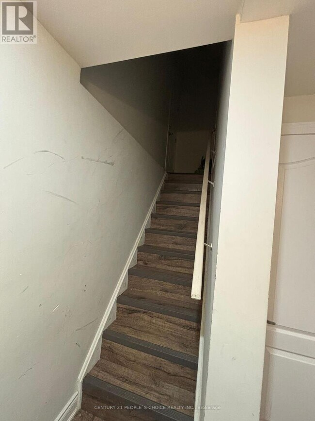 Building Photo - 287 Hinton Ter