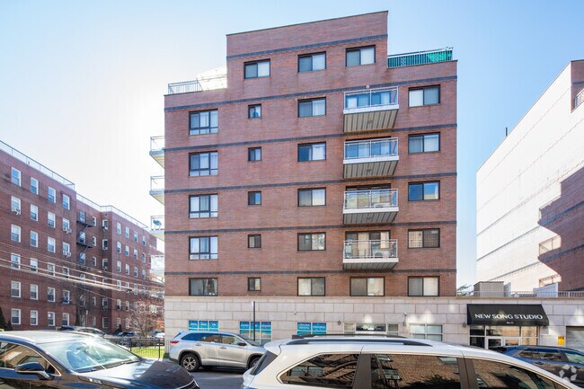 Building Photo - Garden Hill