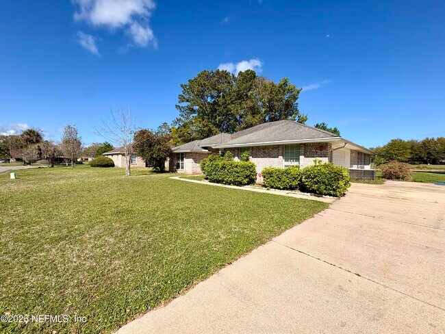 Building Photo - 15677 Moss Hollow Dr