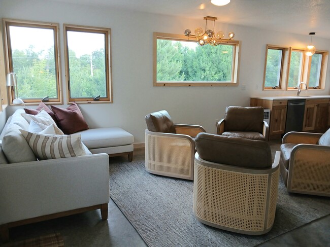 Building Photo - 23138 Miller Cir