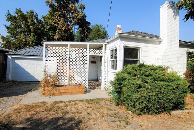 Foto del edificio - Charming 3 Bedroom, 2 Bath House For Rent!!