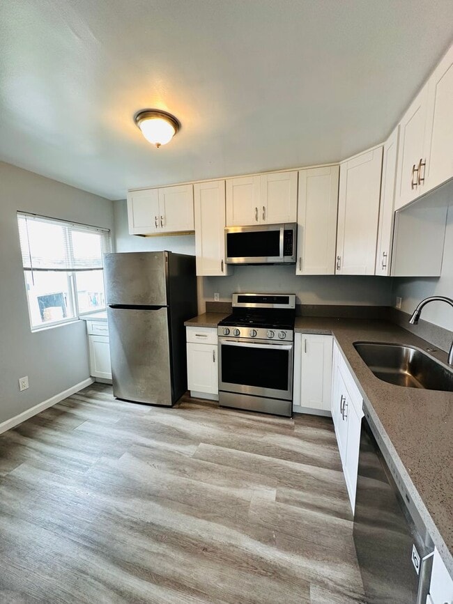 Foto del edificio - Bright and Updated 2-Bedroom Apartment – S...