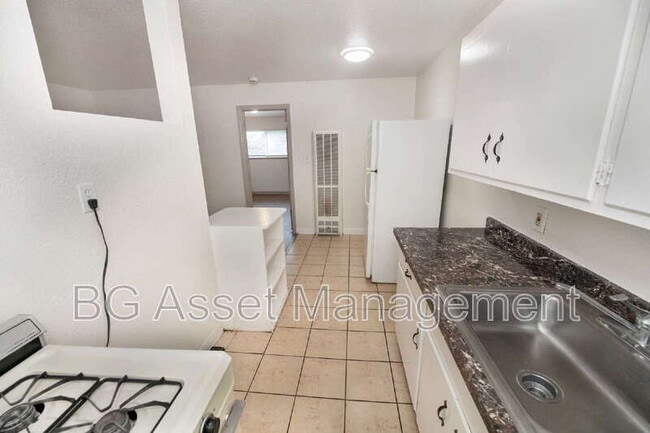 Building Photo - 728 Darina Ave