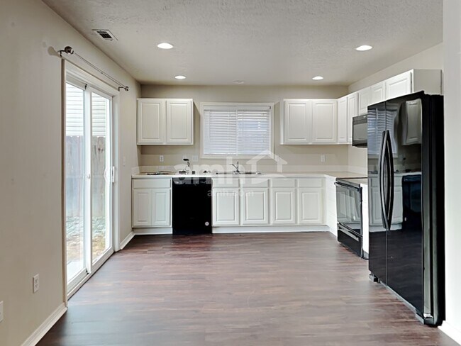 Building Photo - 6384 S White Cliff Ave