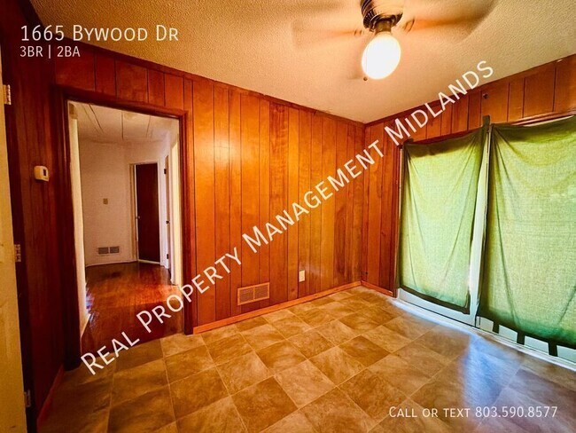 Foto del edificio - 1665 Bywood Dr