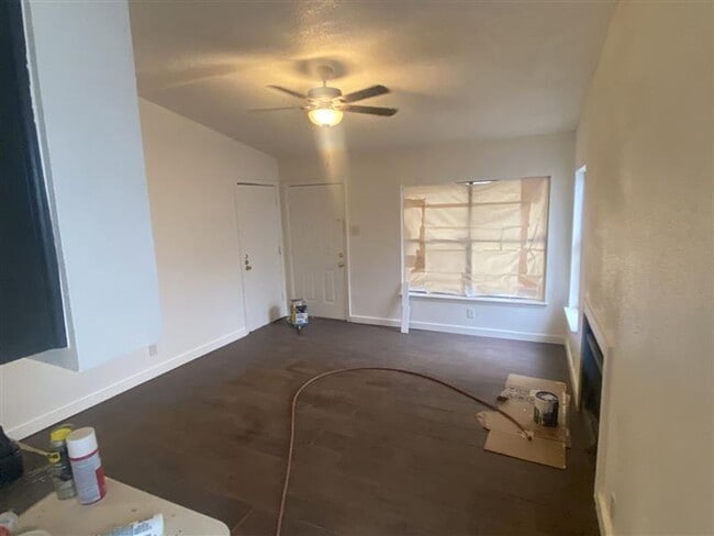 Photo - Spacious 3/2 duplex with a garage House