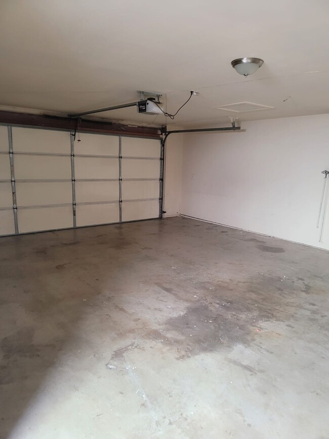 Foto del edificio - 67155 Ontina Rd