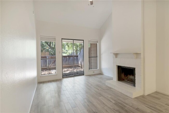 Building Photo - 7211 Lakewood Dr
