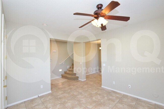 Foto del edificio - 451 S Hawes Rd