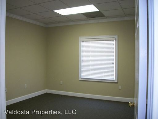 Building Photo - 2305 W Savannah Ave