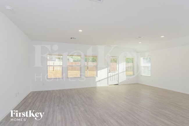 Foto del edificio - 6141 Treadle