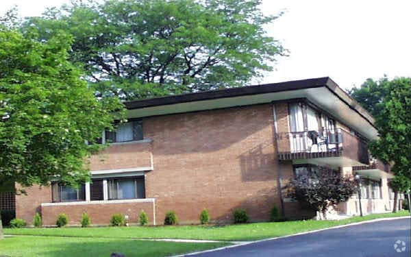 Building Photo - 2400 Dewes Street