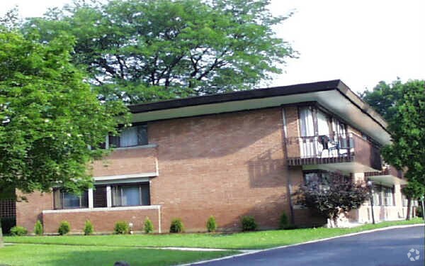 Foto del edificio - 2400 Dewes Street