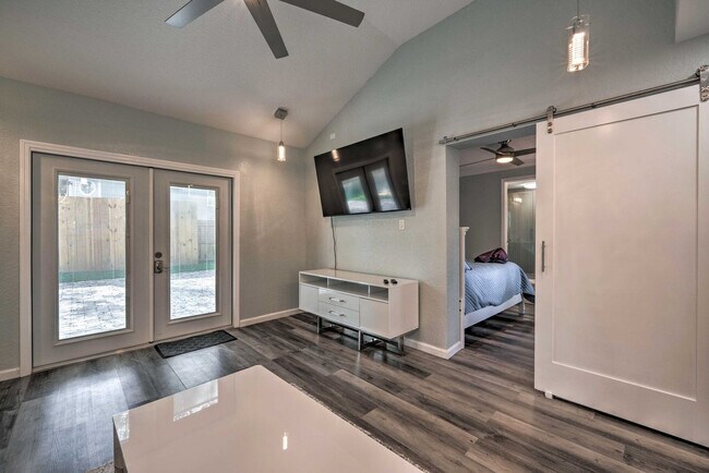 Foto del edificio - 224 E Kelly Park Rd
