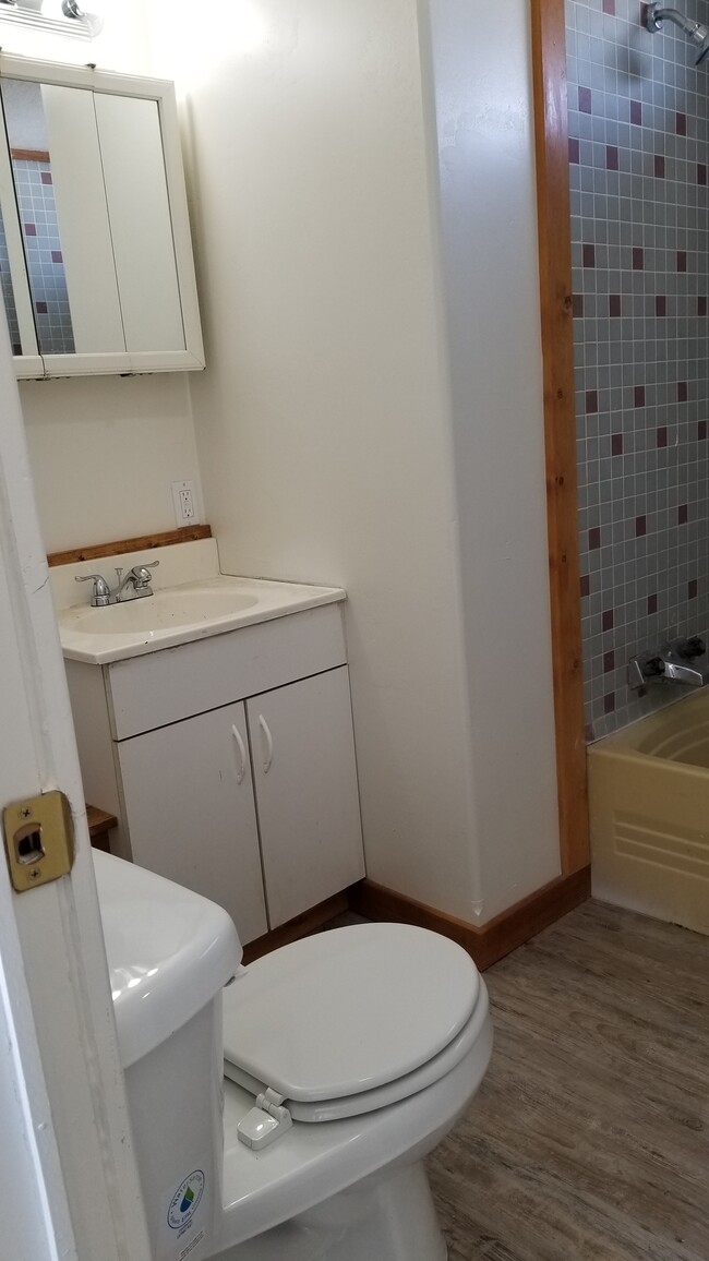 Building Photo - Mountain View Estates