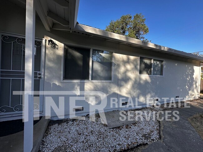 Foto del edificio - 6240 Westwood Dr