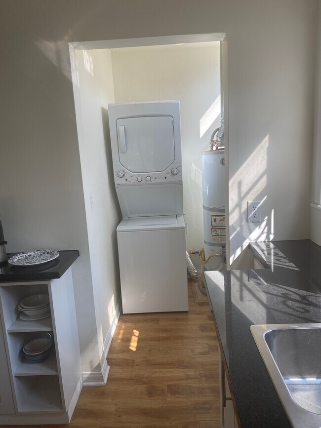 Washer dryer - 2950 S Rimpau Blvd