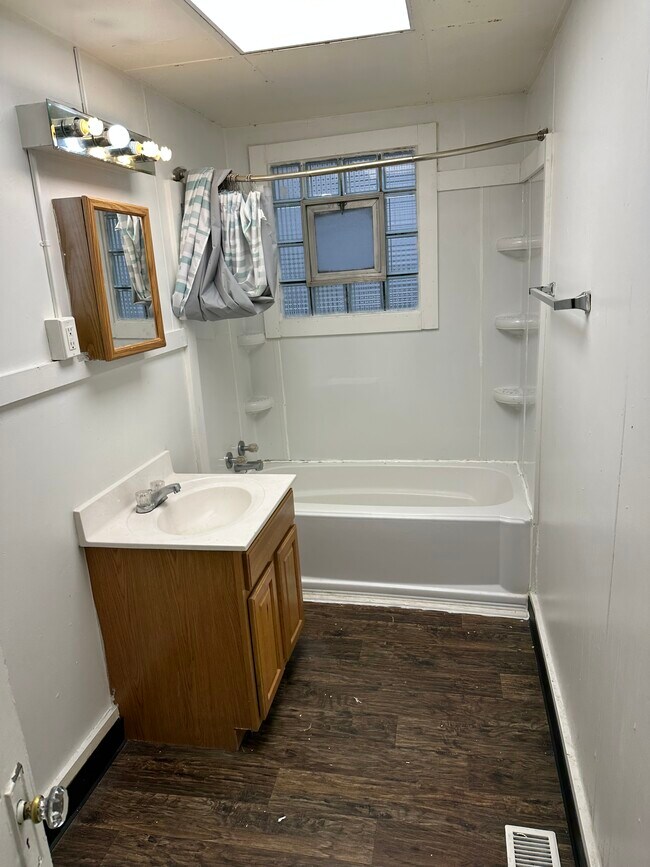 Foto del edificio - 1669 6th Ave